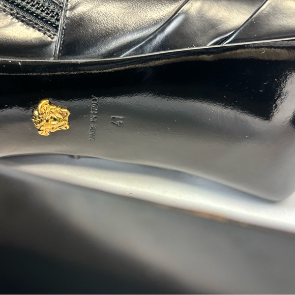 Versace - Aevitas Pointy leather ankle boots - Picture 11 of 12